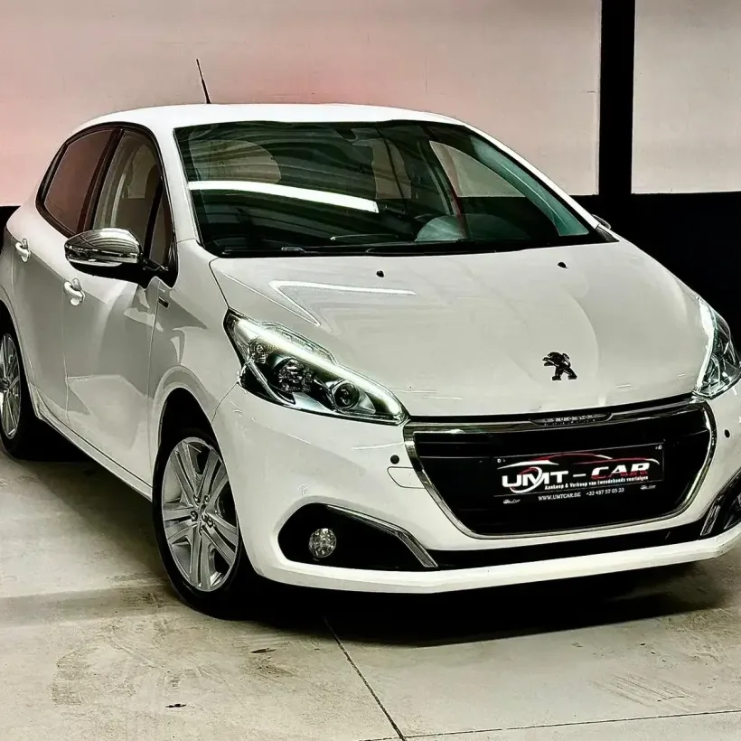PEUGEOT 208 1.2i STYLE