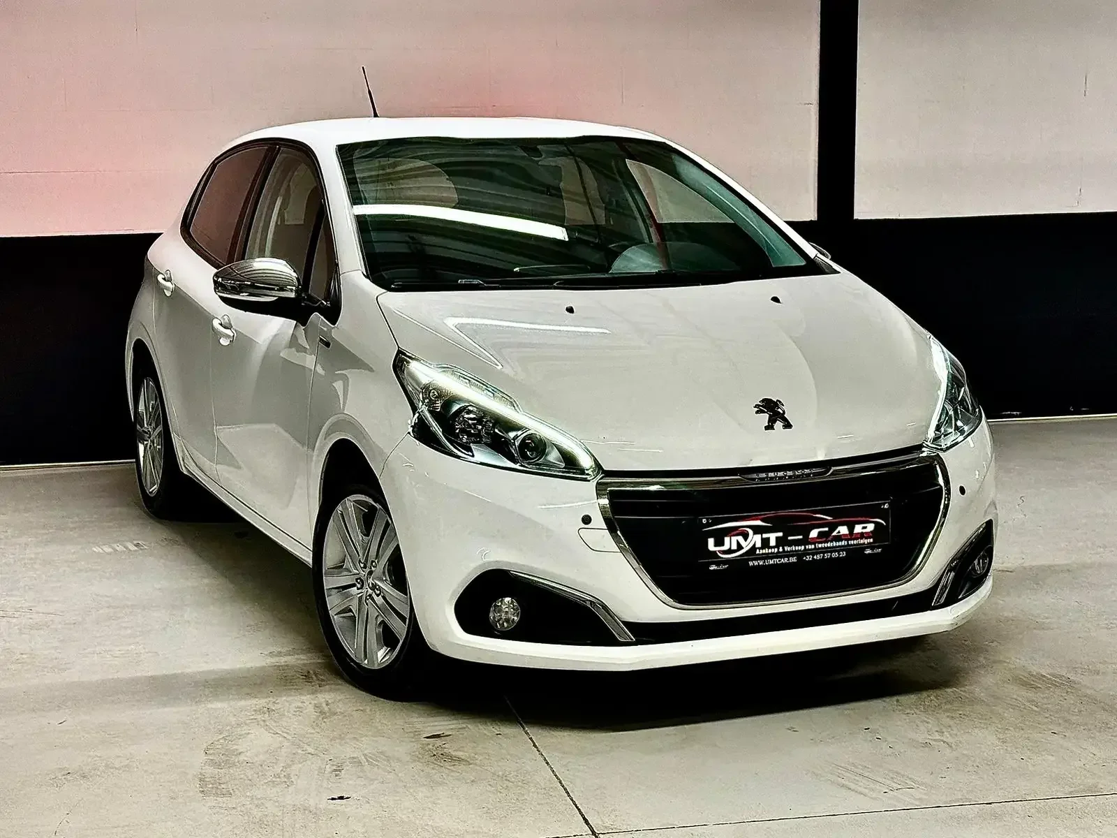 PEUGEOT 208 1.2i STYLE