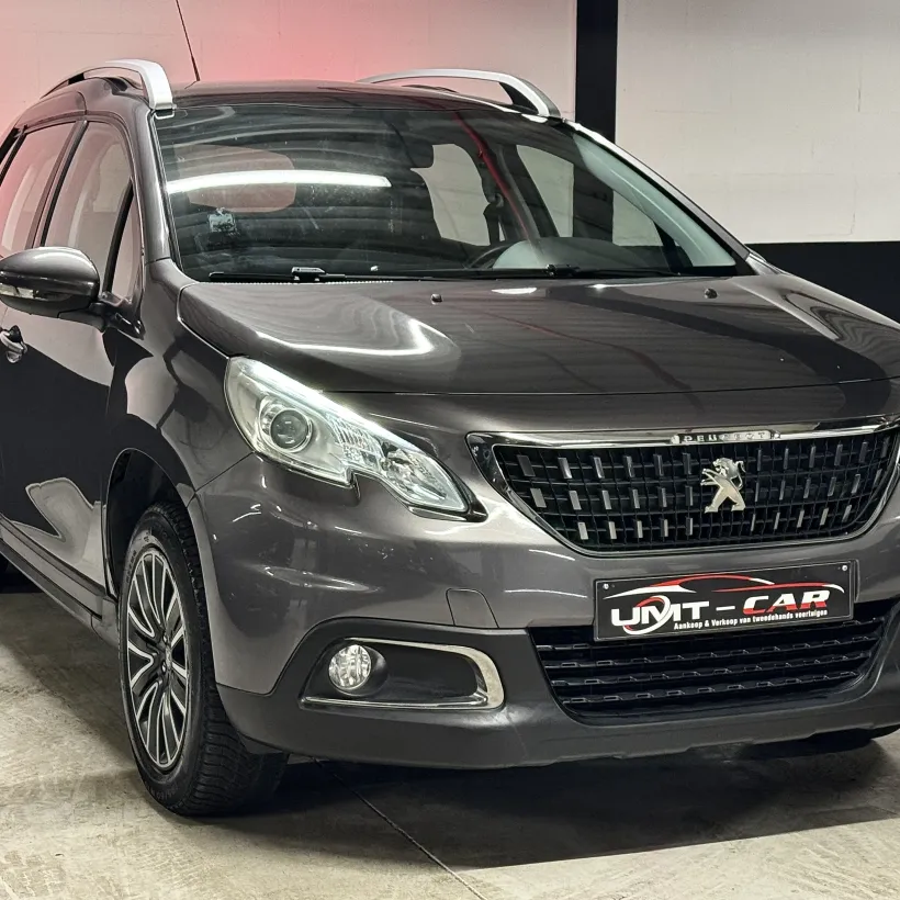Compacte SUV met Panodak – Peugeot 2008 1.2i Benzine