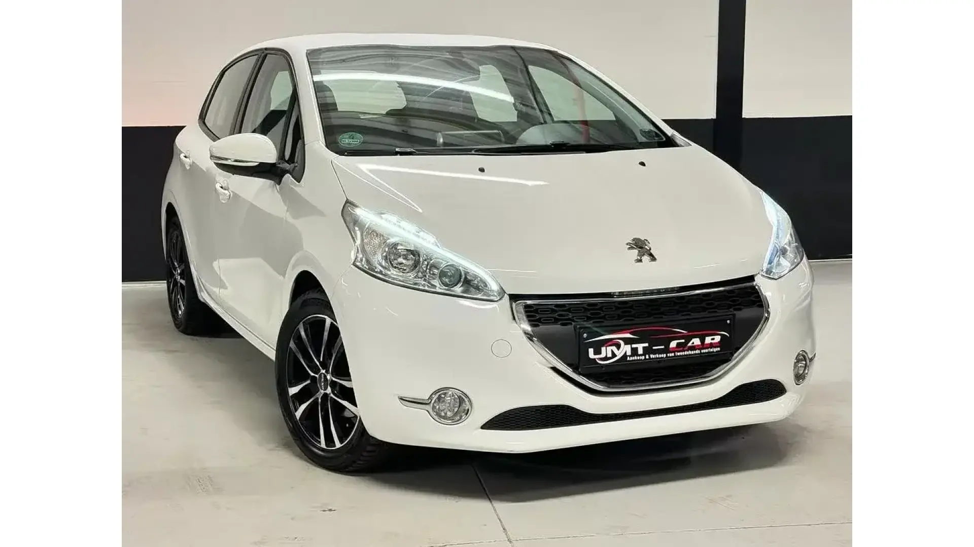 Peugeot 208 1.2i Puretech| NieuwStaat!| Airco| GEKEURD| - Afbeelding 1 (groot)