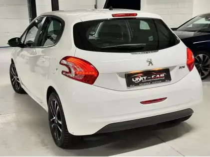Peugeot 208 1.2i Puretech| NieuwStaat!| Airco| GEKEURD|
