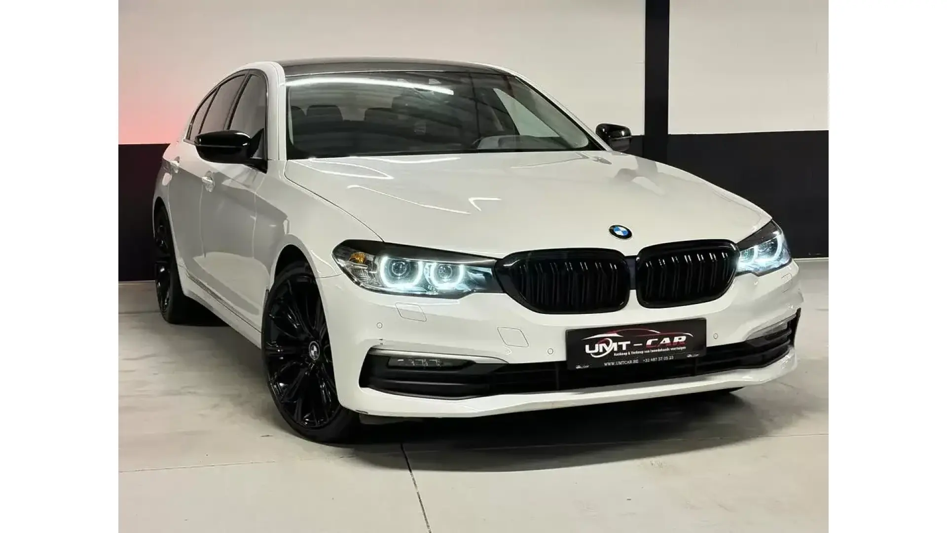 BMW 520i Automaat|99.000KmSportLine|Leder|Navi|Garantie| - Afbeelding 1 (groot)