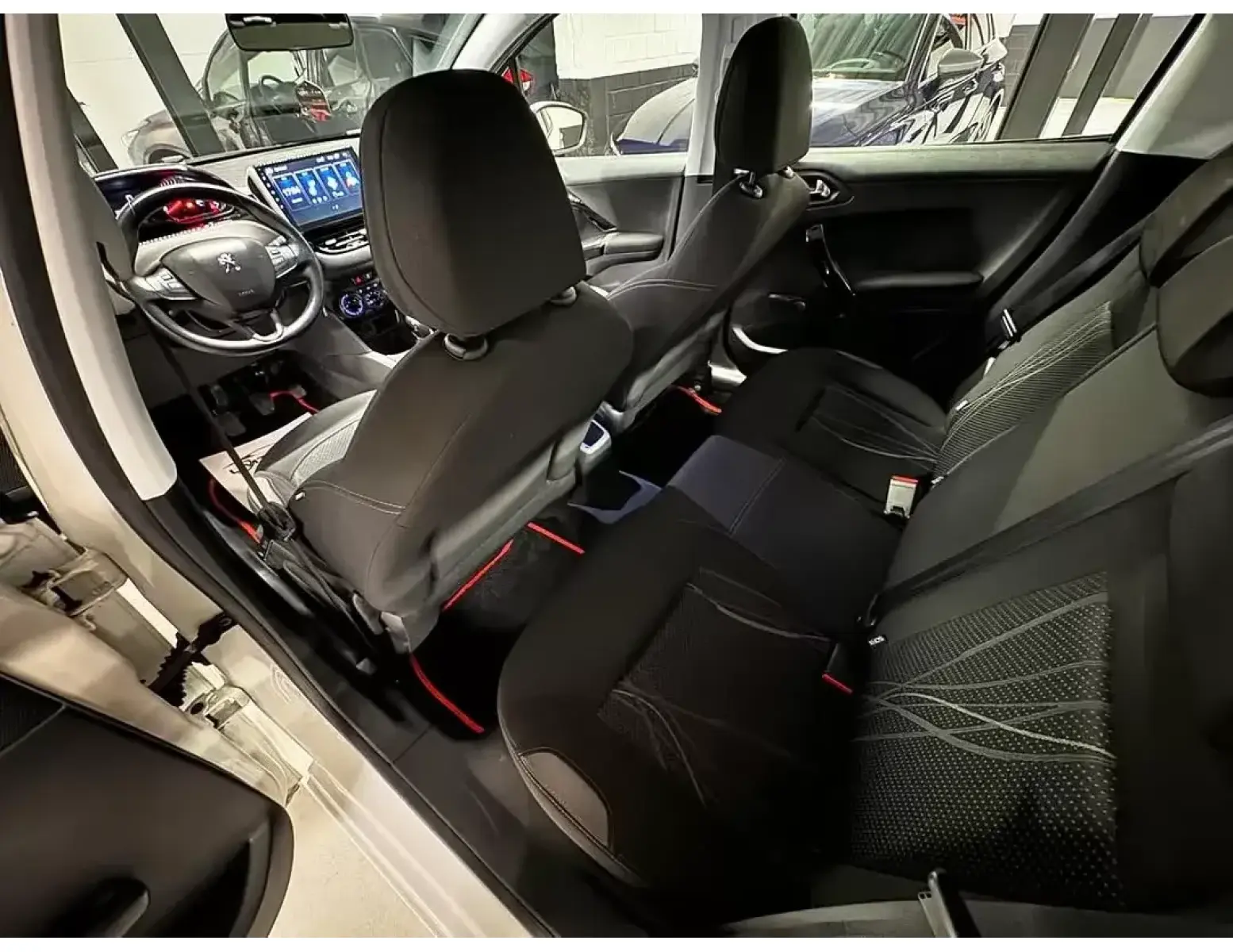 Peugeot 208 1.2i Puretech| NieuwStaat!| Airco| GEKEURD|