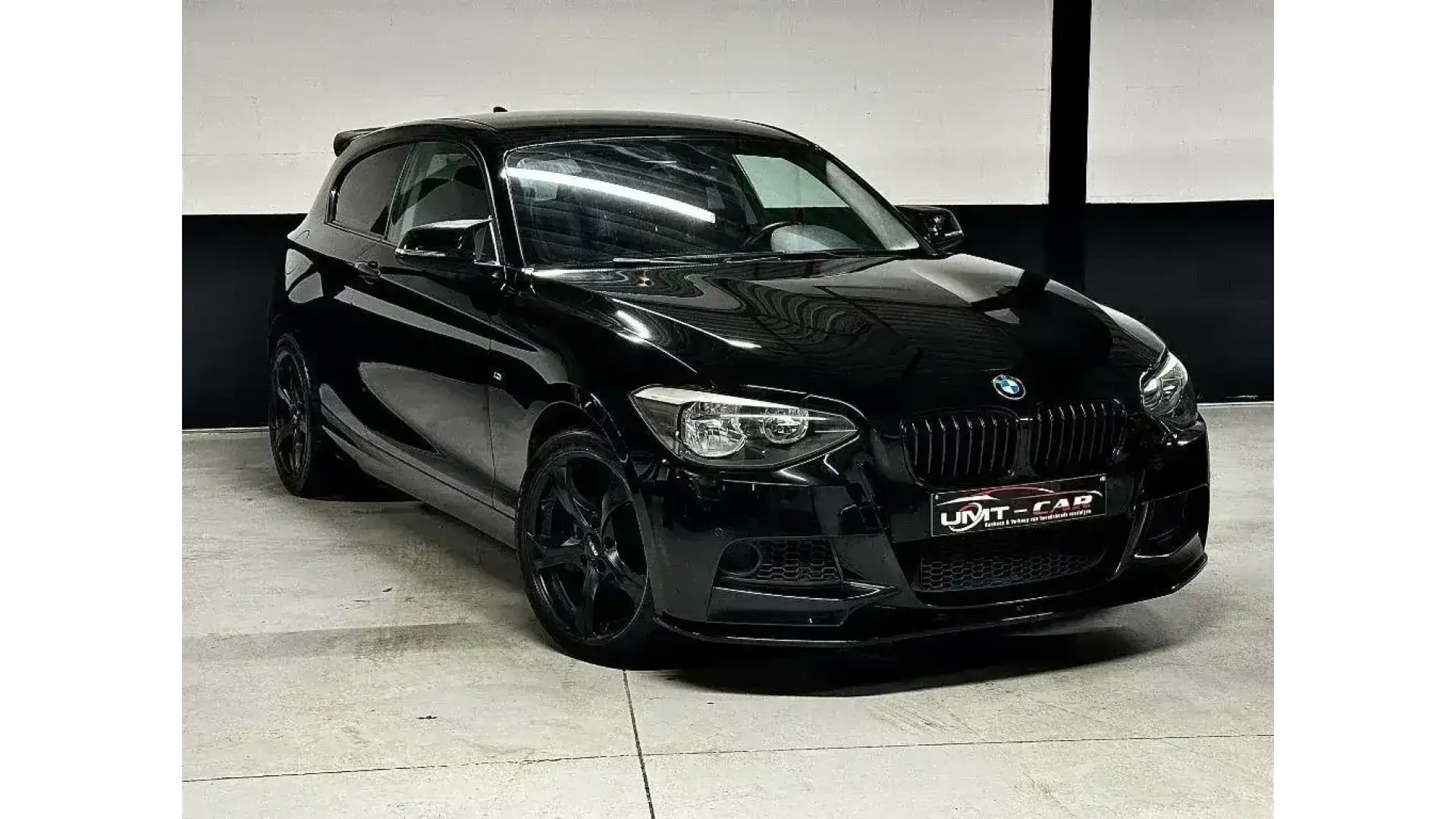 BMW 114i | Premium Hatchback | Handgeschakeld | 105 PK - Afbeelding 1 (groot)