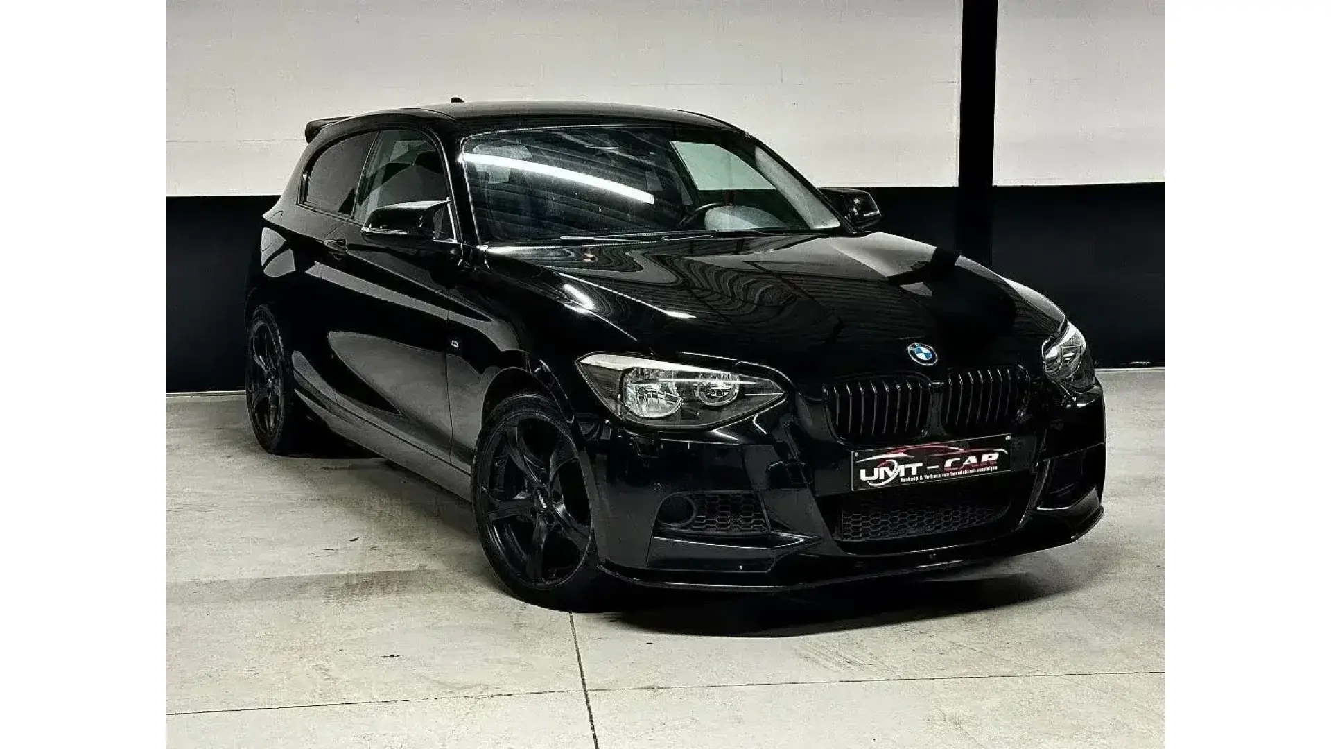 BMW 114i | Premium Hatchback | Handgeschakeld | 105 PK - Afbeelding 1 (groot)