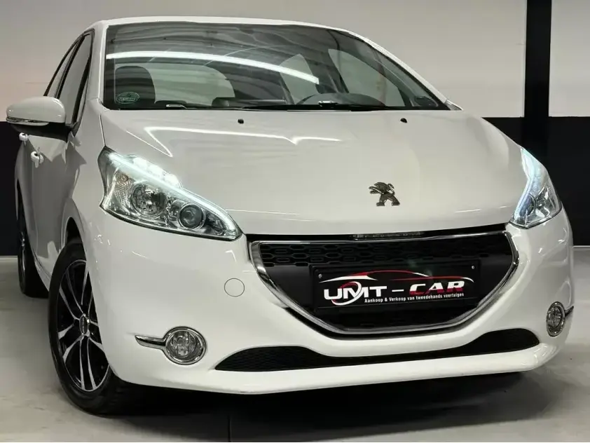 PEUGEOT 208 1.2i PURETECH ALLURE - Afbeelding 1