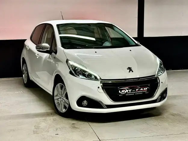 PEUGEOT 208 1.2i STYLE