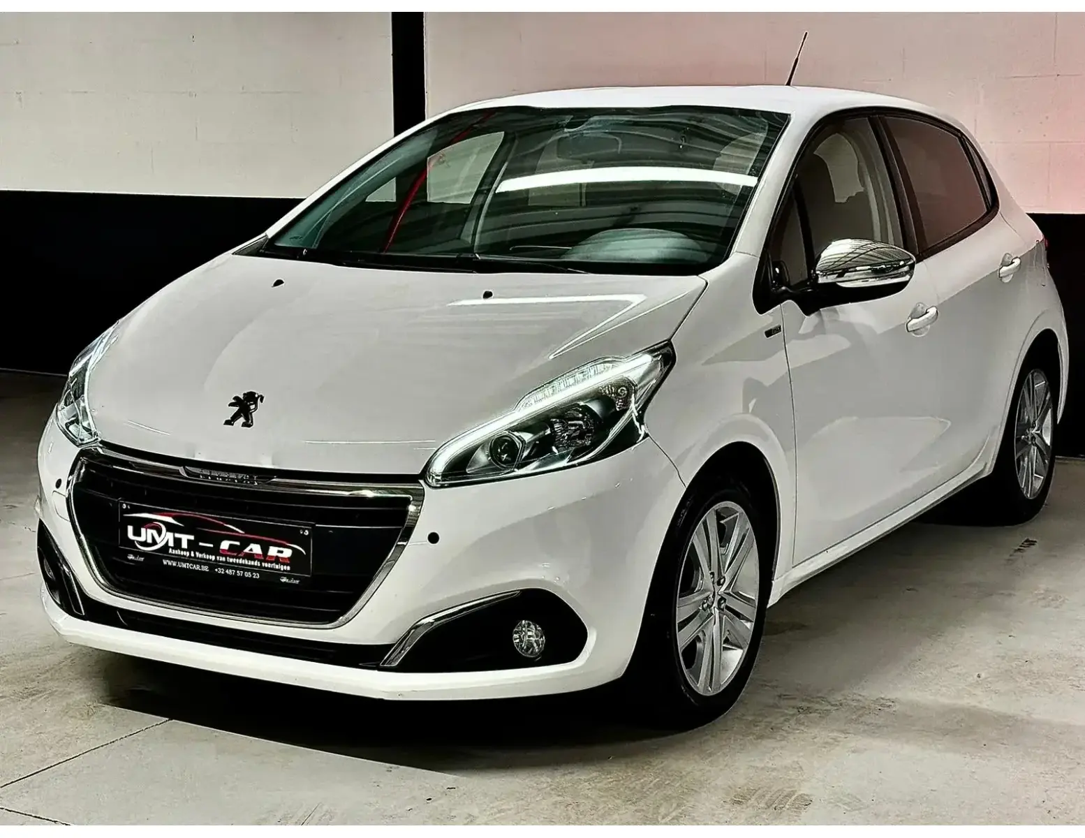 PEUGEOT 208 1.2i STYLE