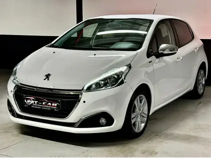 PEUGEOT 208 1.2i STYLE