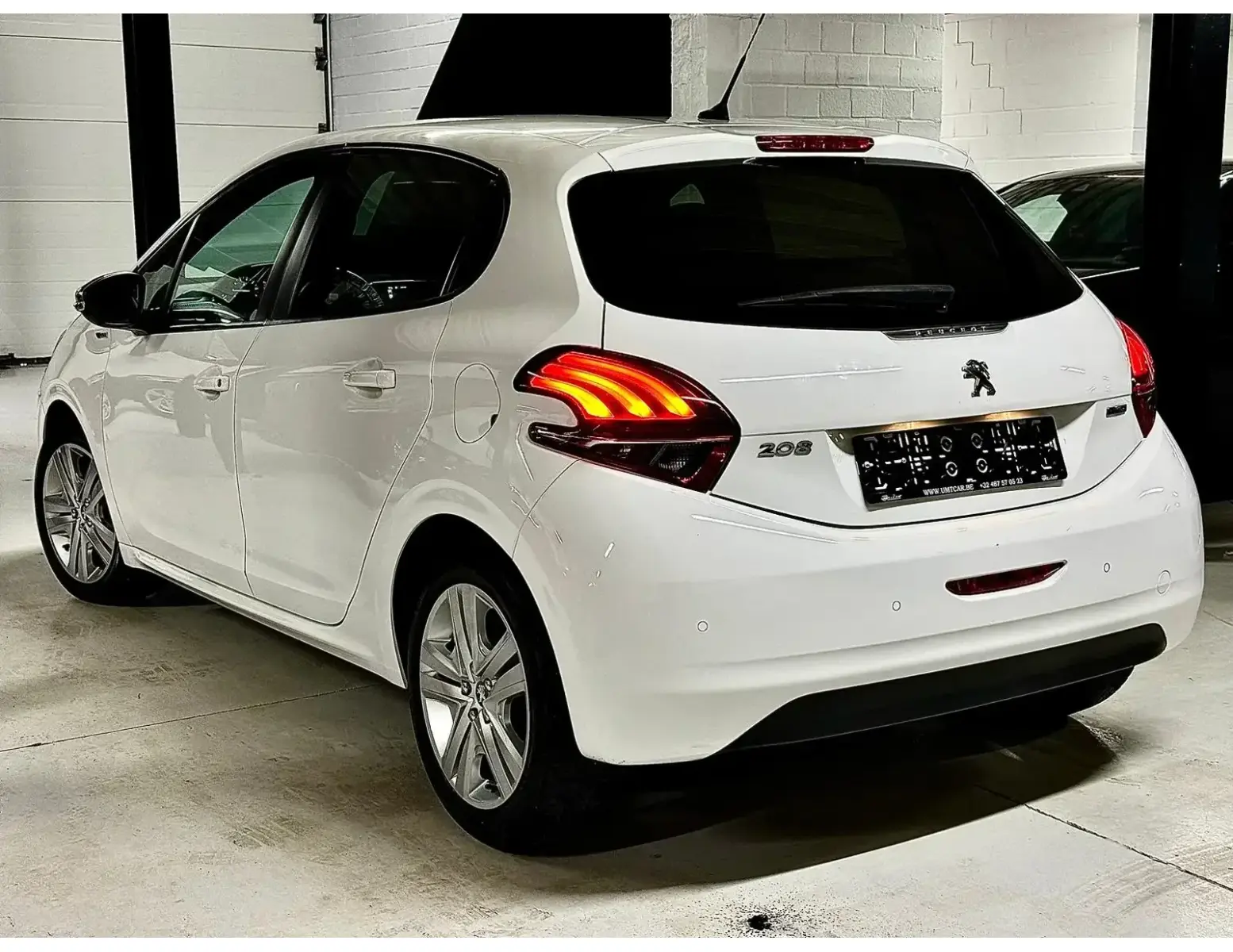 PEUGEOT 208 1.2i STYLE