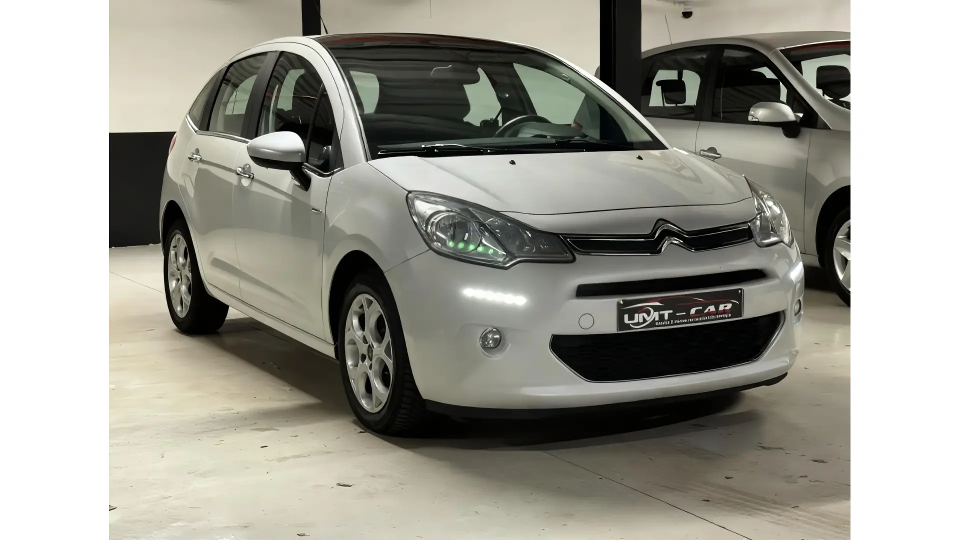 Citroën C3 1.2 Exclusive Skyview Gekeurd Met Garantie 84 Duizend - Afbeelding 1 (groot)
