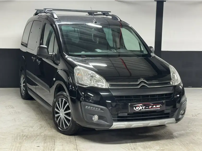 Citroën Berlingo 1.2i – Zuinig, Ruim &amp; Betrouwbaar ! - Afbeelding 1