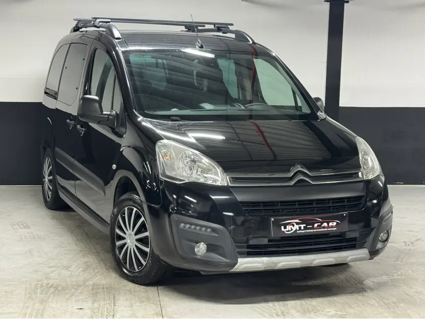 Citroën Berlingo 1.2i – Zuinig, Ruim &amp; Betrouwbaar ! - Afbeelding 1