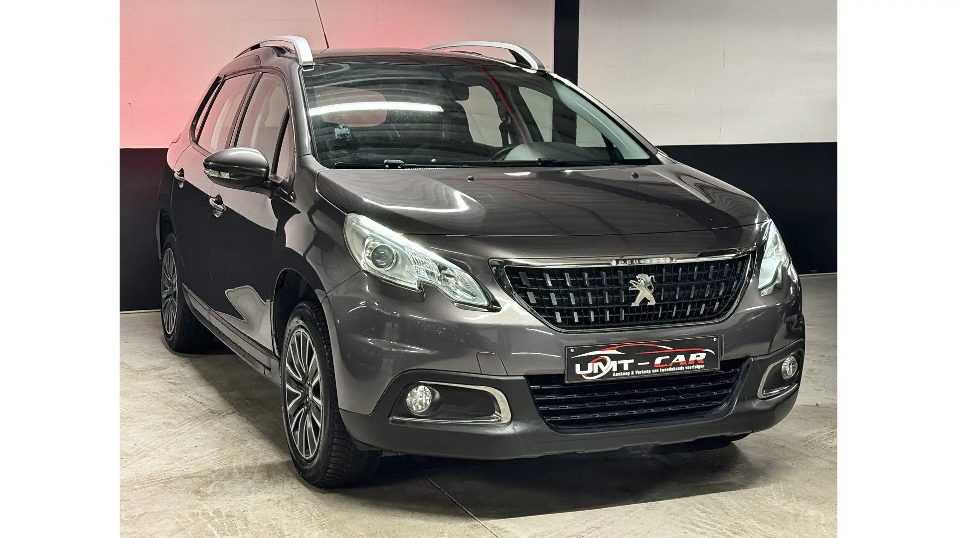 Compacte SUV met Panodak – Peugeot 2008 1.2i Benzine - Afbeelding 1 (groot)