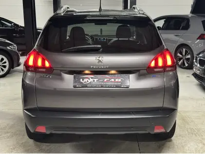 Compacte SUV met Panodak – Peugeot 2008 1.2i Benzine