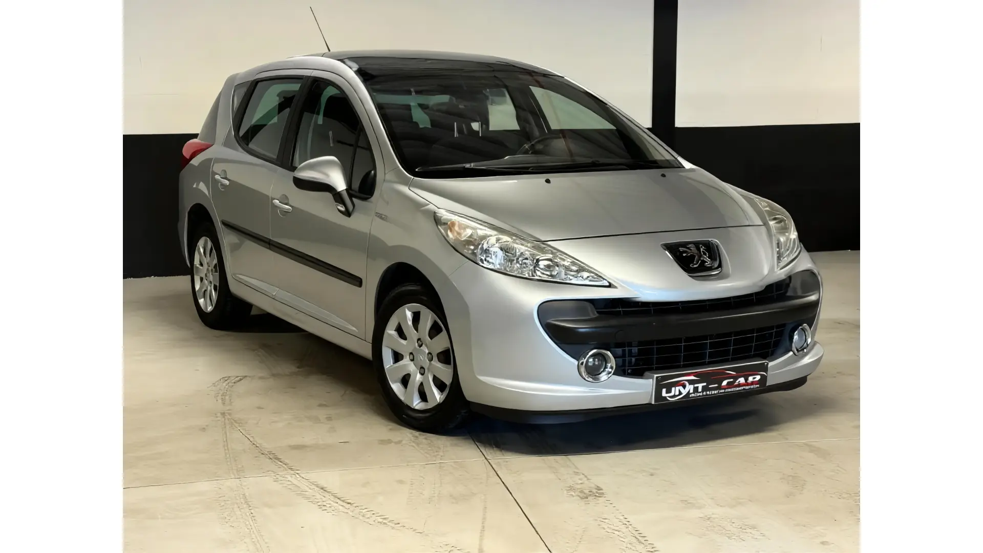 Peugeot 207 Benzine Automaat Met Maar 75 Duizend Kilometer - Afbeelding 1 (groot)